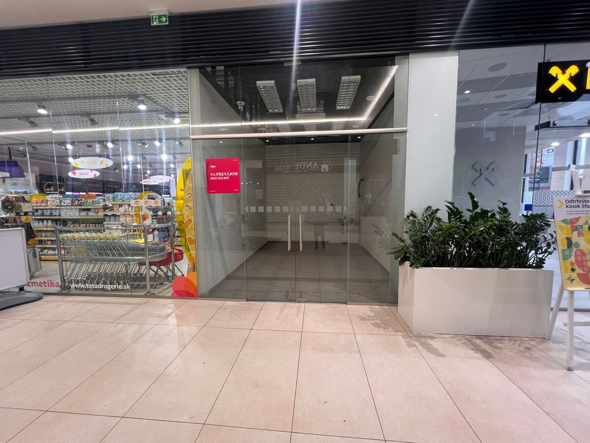 Na prenájom obchodný priestor 16,35m2 - Banská Bystrica/centrum NO099Z