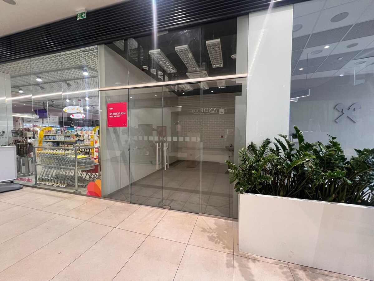 Na prenájom obchodný priestor 16,35m2 - Banská Bystrica/centrum NO099Z — foto 2
