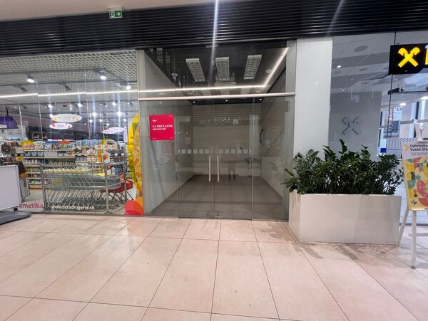 Na prenájom obchodný priestor 16,35m2 - Banská Bystrica/centrum NO099Z