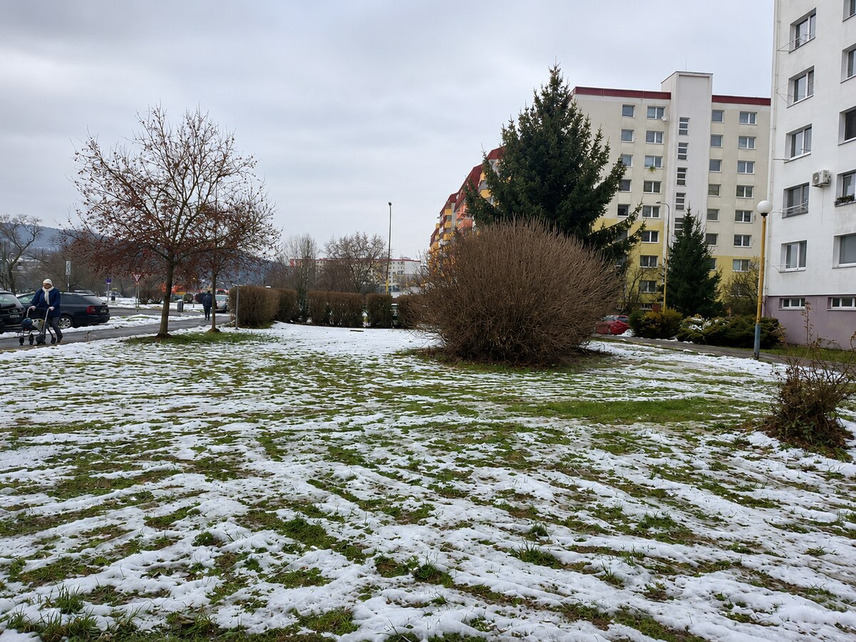 Na predaj rovinatý pozemok pre parkovisko 778m2 -  Zvolen-Západ P098ZL — foto 4