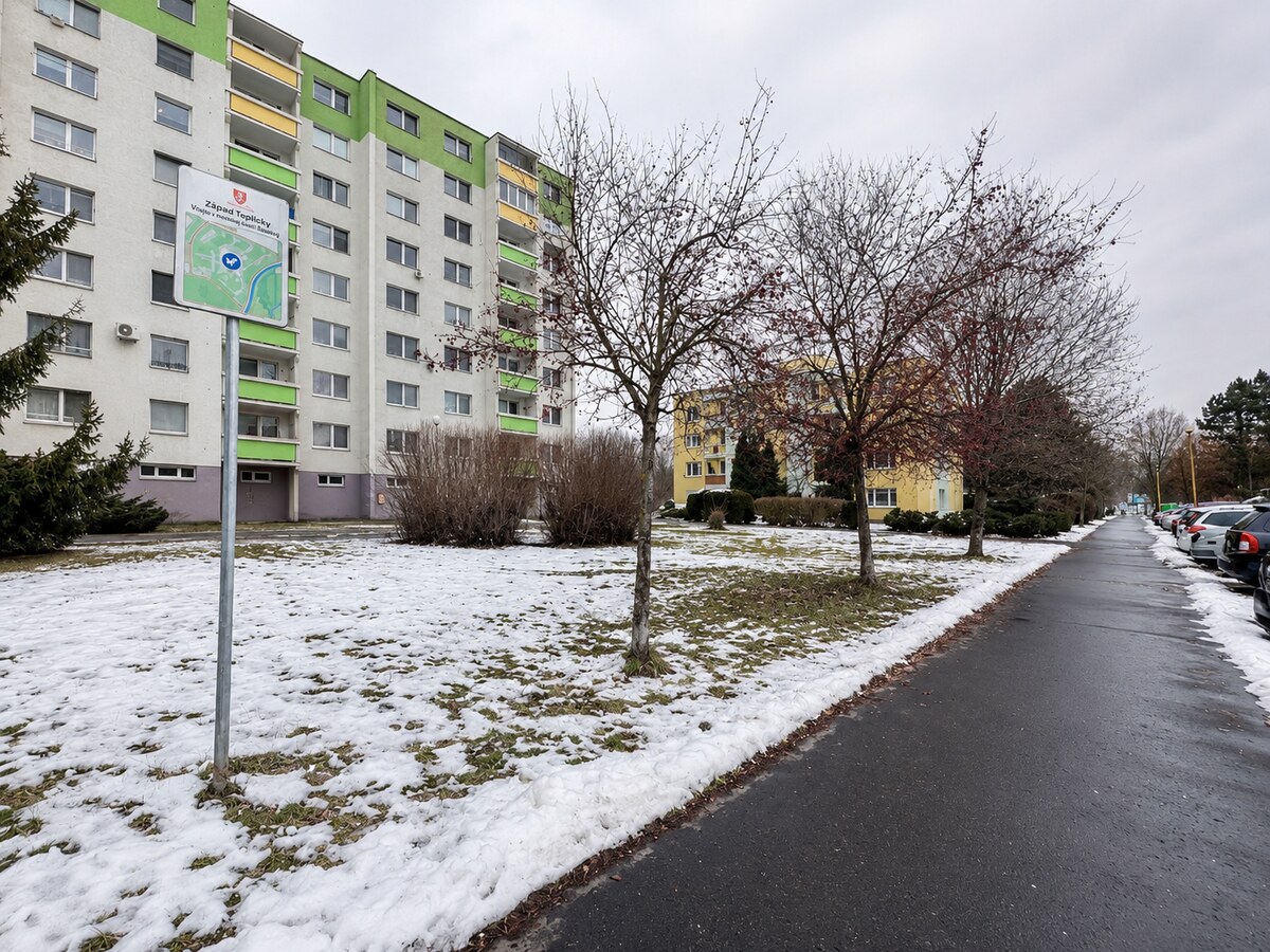 Na predaj rovinatý pozemok pre parkovisko 778m2 -  Zvolen-Západ P098ZL — foto 5