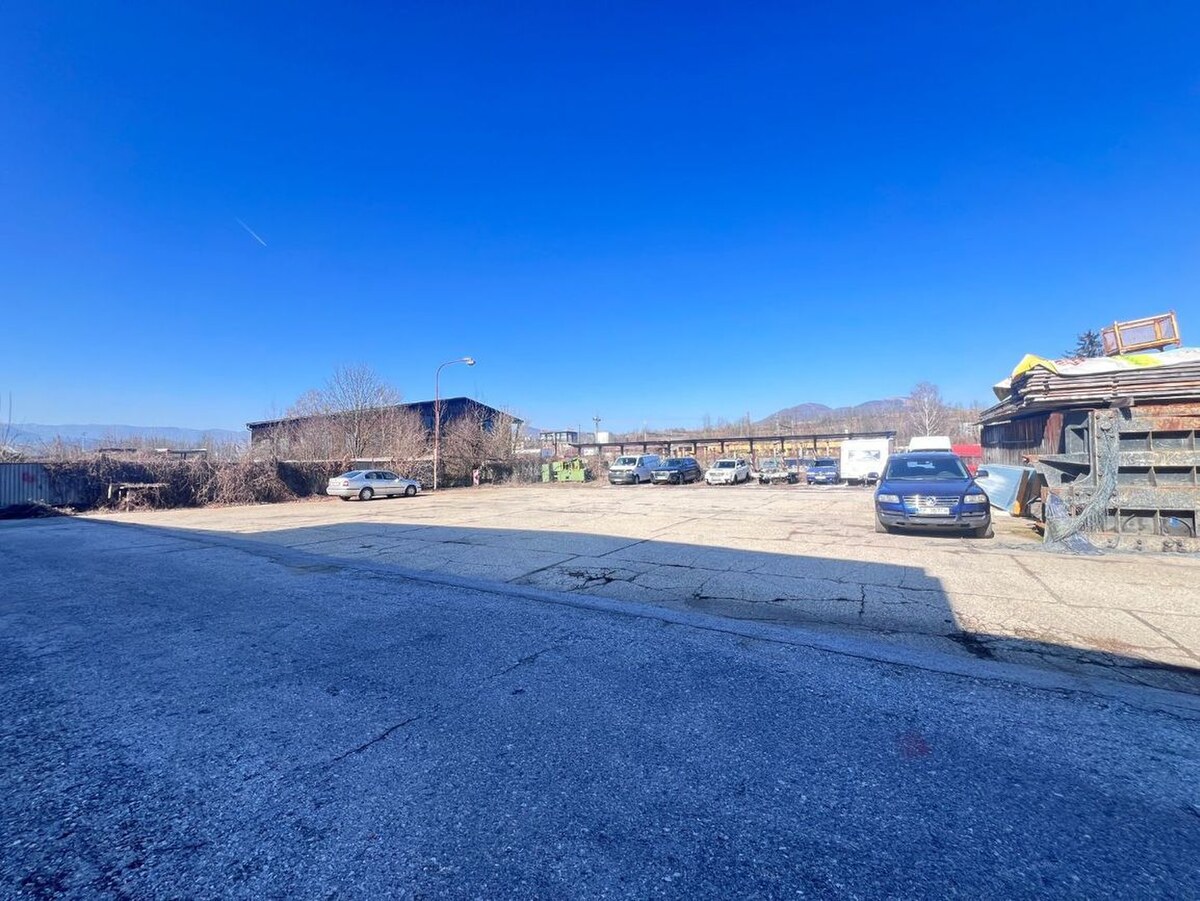 Na prenájom oplotené parkovisko 900 m²  - Banská Bystrica/časť Majer — foto 3
