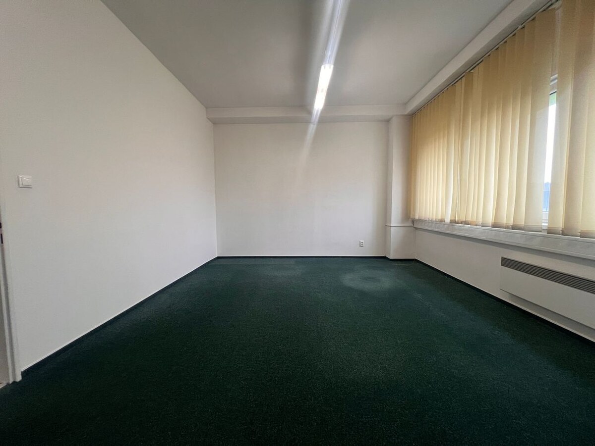 Na prenájom kancelária 24m2 - Banská Bystrica, Zvolenská cesta NO556ZL — foto 2