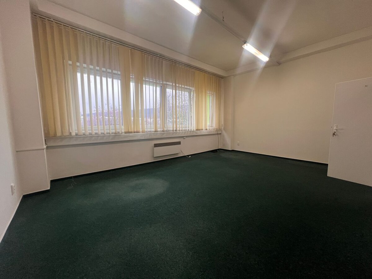 Na prenájom kancelária 24m2 - Banská Bystrica, Zvolenská cesta NO556ZL — foto 3