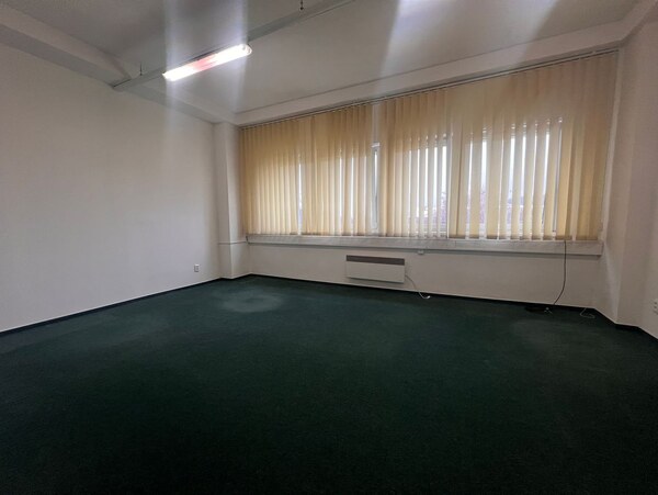 Na prenájom kancelária 24m2 - Banská Bystrica, Zvolenská cesta NO556ZL