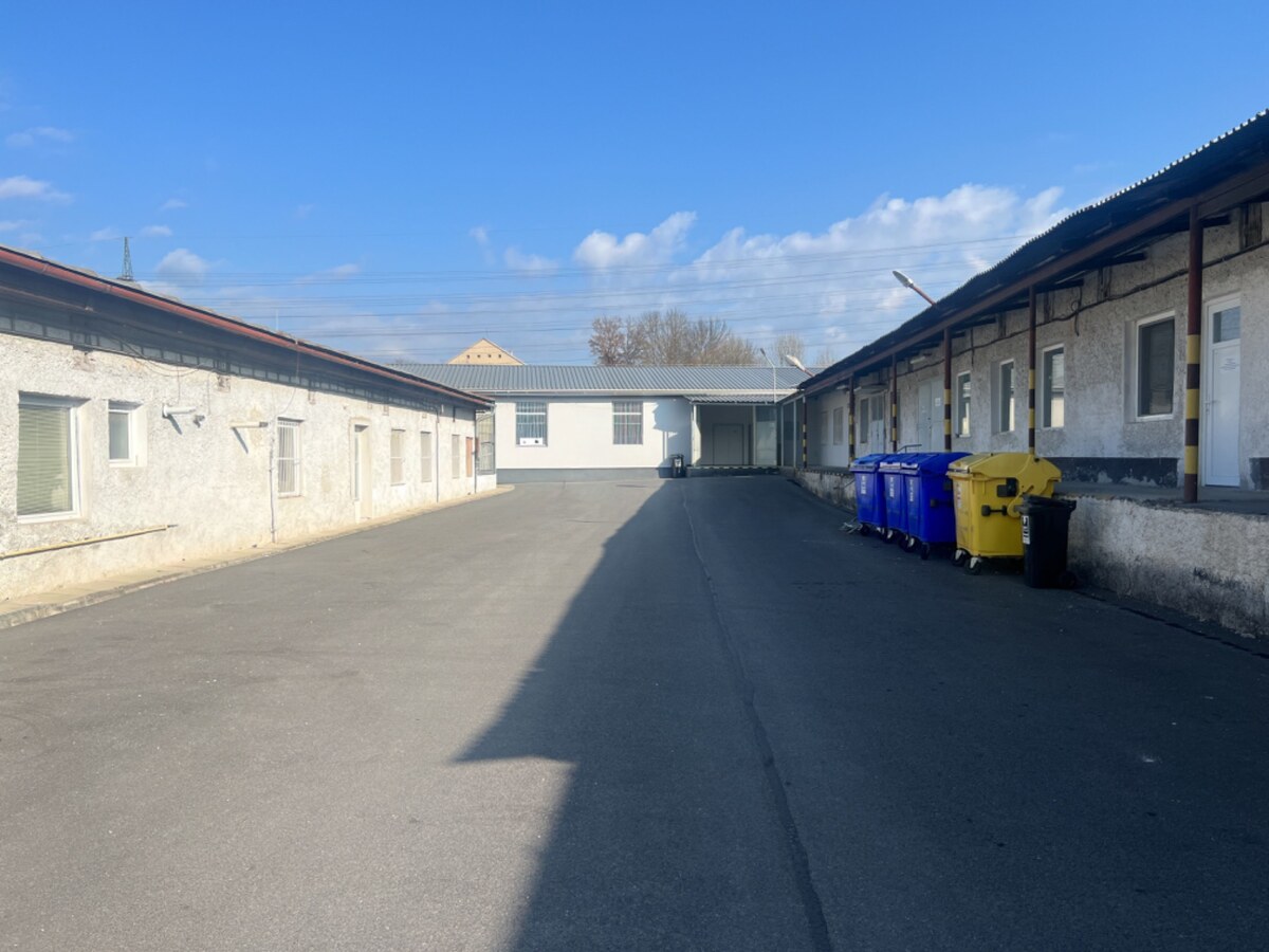 Skladové a výrobné priestori s kanceláriami 130 m² /180 m² /198 m² BB