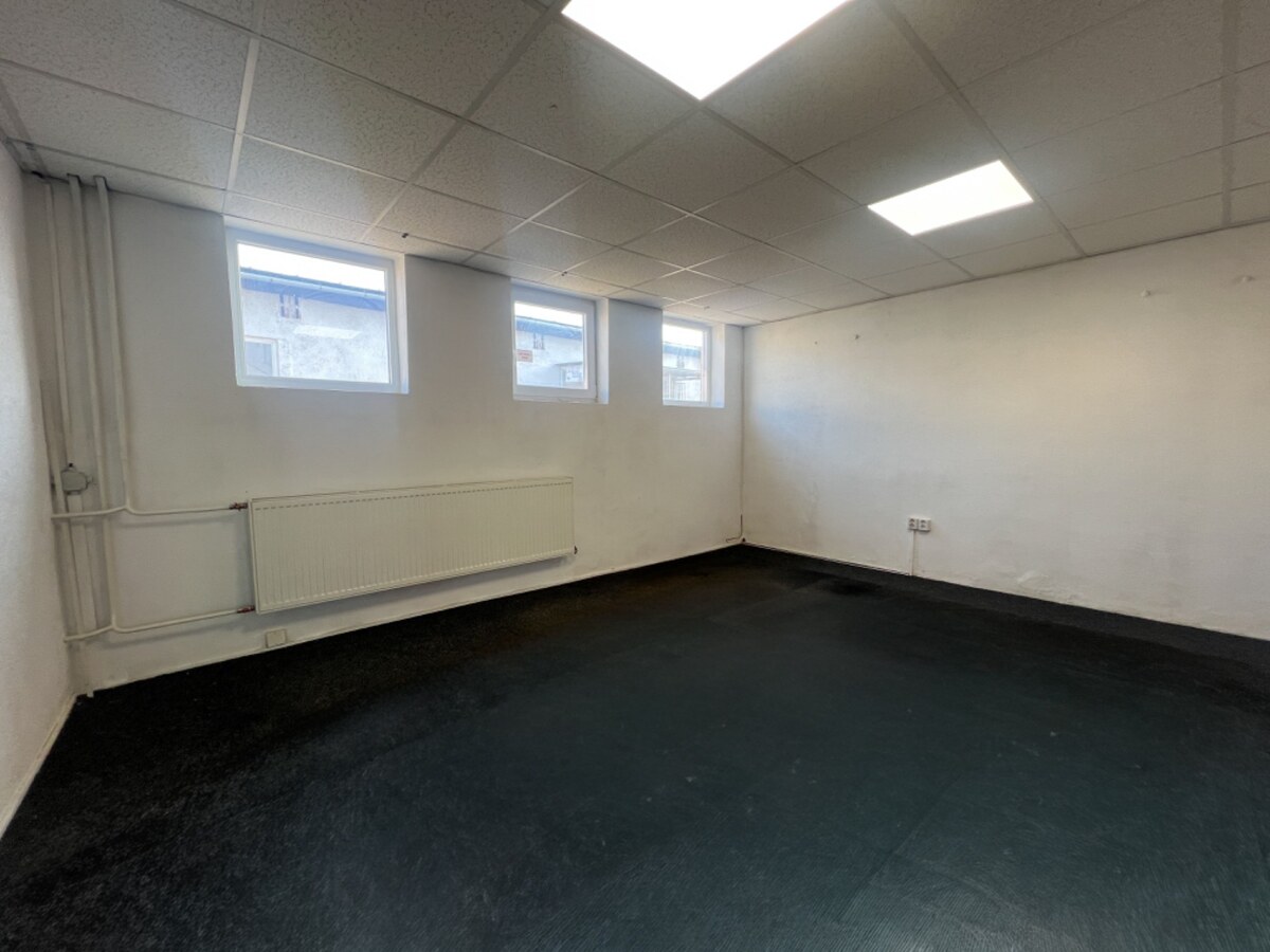 Skladové a výrobné priestori s kanceláriami 130 m² /180 m² /198 m² BB — foto 12