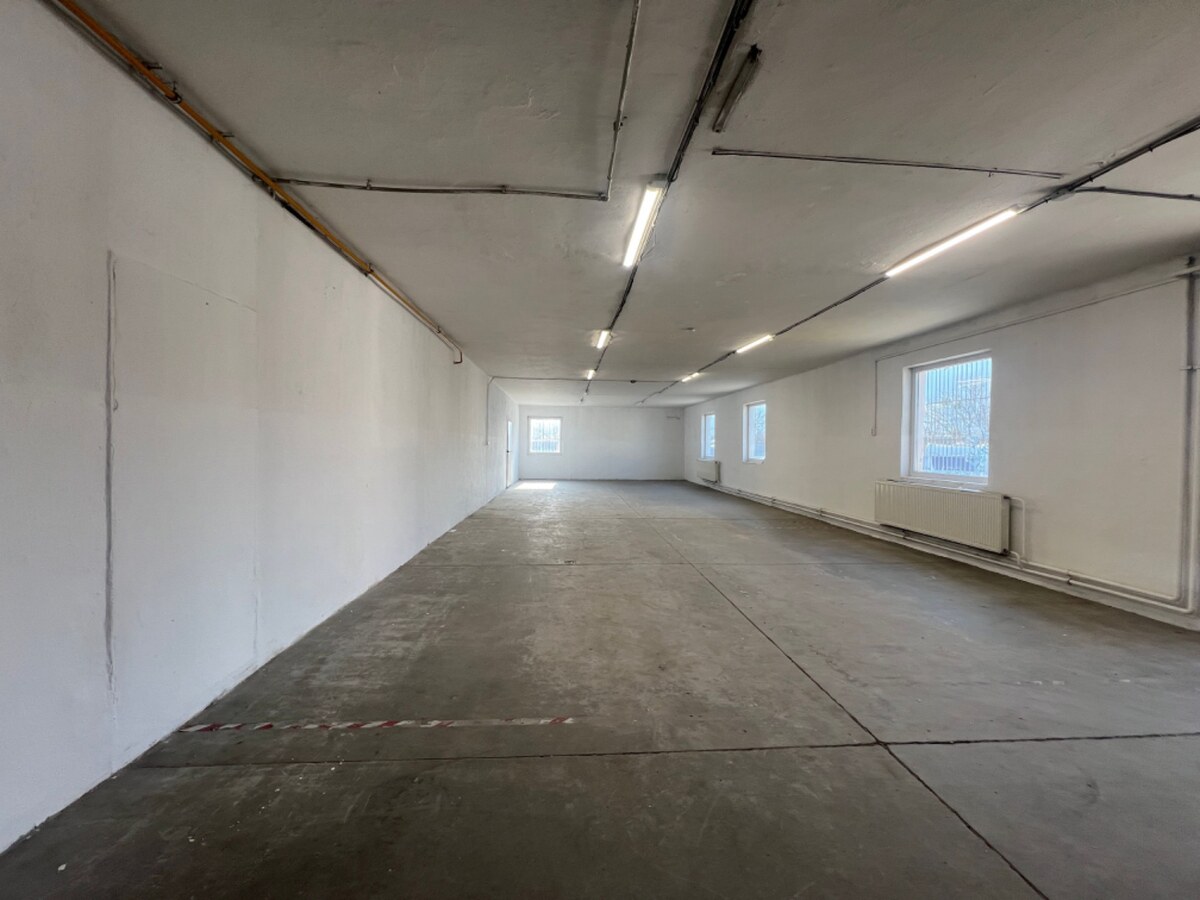 Skladové a výrobné priestori s kanceláriami 130 m² /180 m² /198 m² BB — foto 17