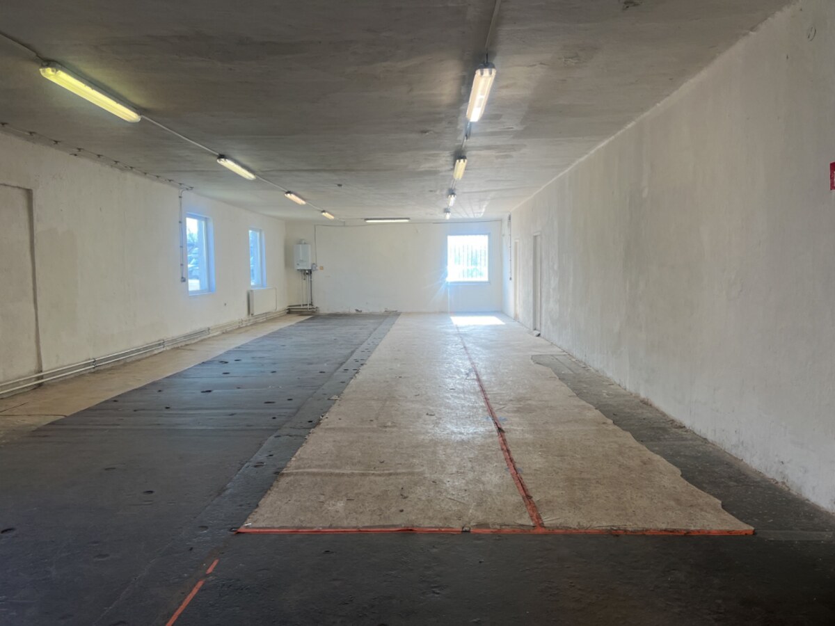 Skladové a výrobné priestori s kanceláriami 130 m² /180 m² /198 m² BB — foto 7