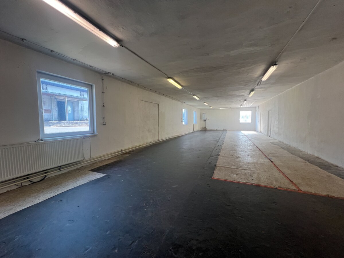 Skladové a výrobné priestori s kanceláriami 130 m² /180 m² /198 m² BB — foto 8