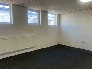 Skladové a výrobné priestori s kanceláriami 130 m² /180 m² /198 m² BB — foto 11
