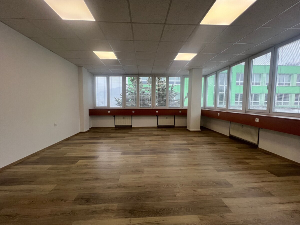 Prenájom kancelárske priestory 39,6 m² -B. Bystrica, Zvolenská cesta — foto 2