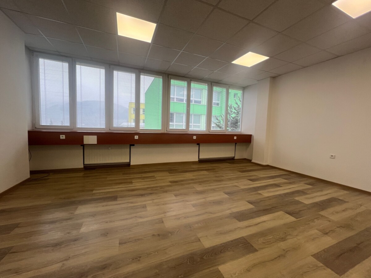 Prenájom kancelárske priestory 27 m² -Banská Bystrica, Zvolenská cesta
