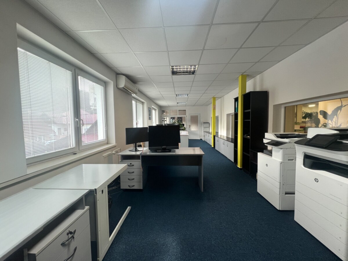 Sklad + kancelárie 1349 m² logistický objekt s rampami -Banská Bystria — foto 14