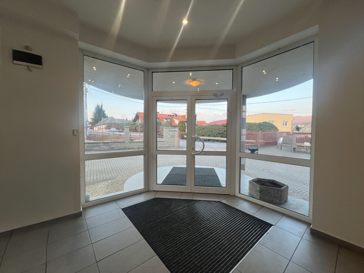 Sklad + kancelárie 1349 m² logistický objekt s rampami -Banská Bystria — foto 15