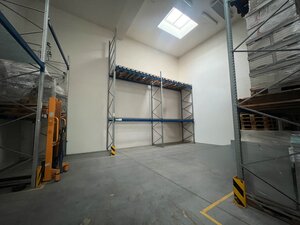 Sklad + kancelárie 1349 m² logistický objekt s rampami -Banská Bystria — foto 5
