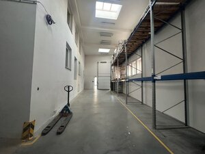 Sklad + kancelárie 1349 m² logistický objekt s rampami -Banská Bystria — foto 7
