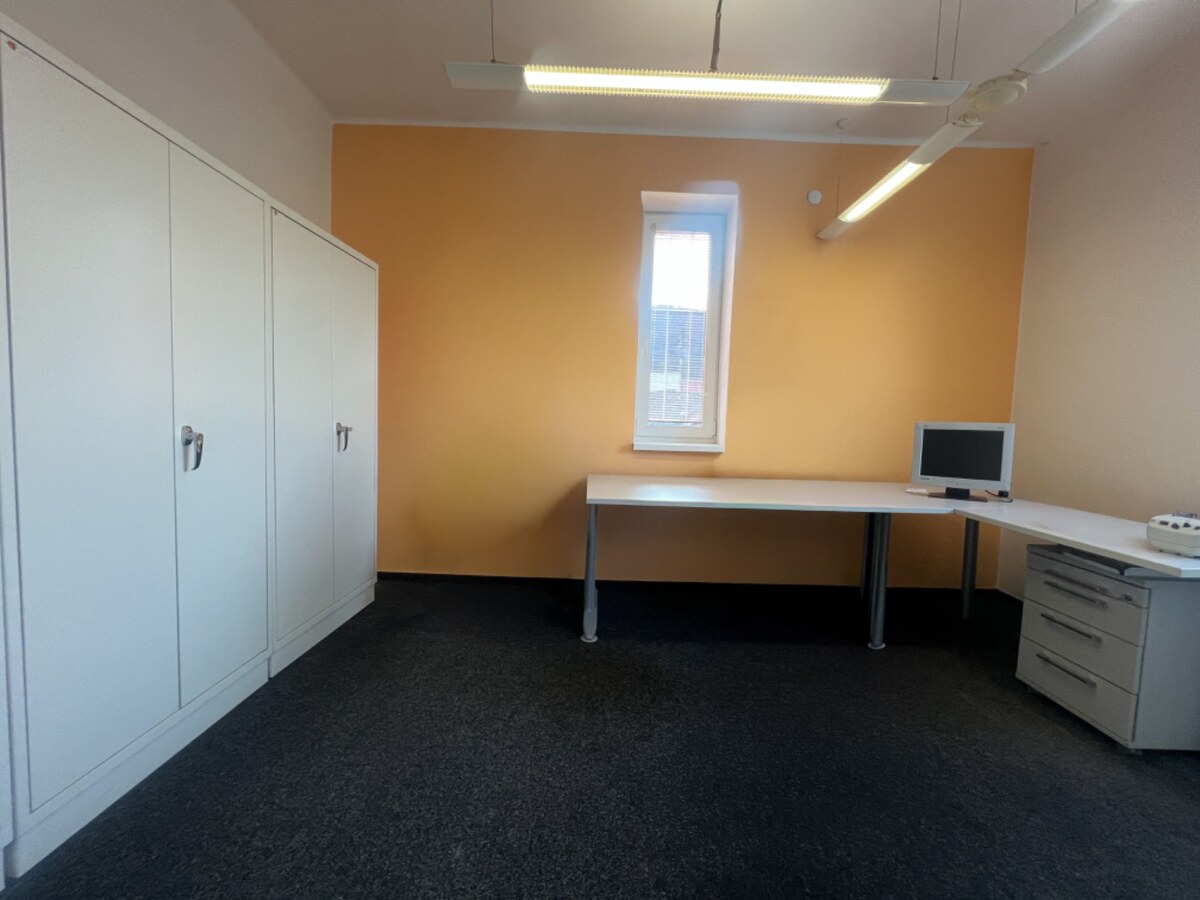 Prenájom skladové priestory s kanceláriami od 200 m² – Banská Bystrica — foto 4