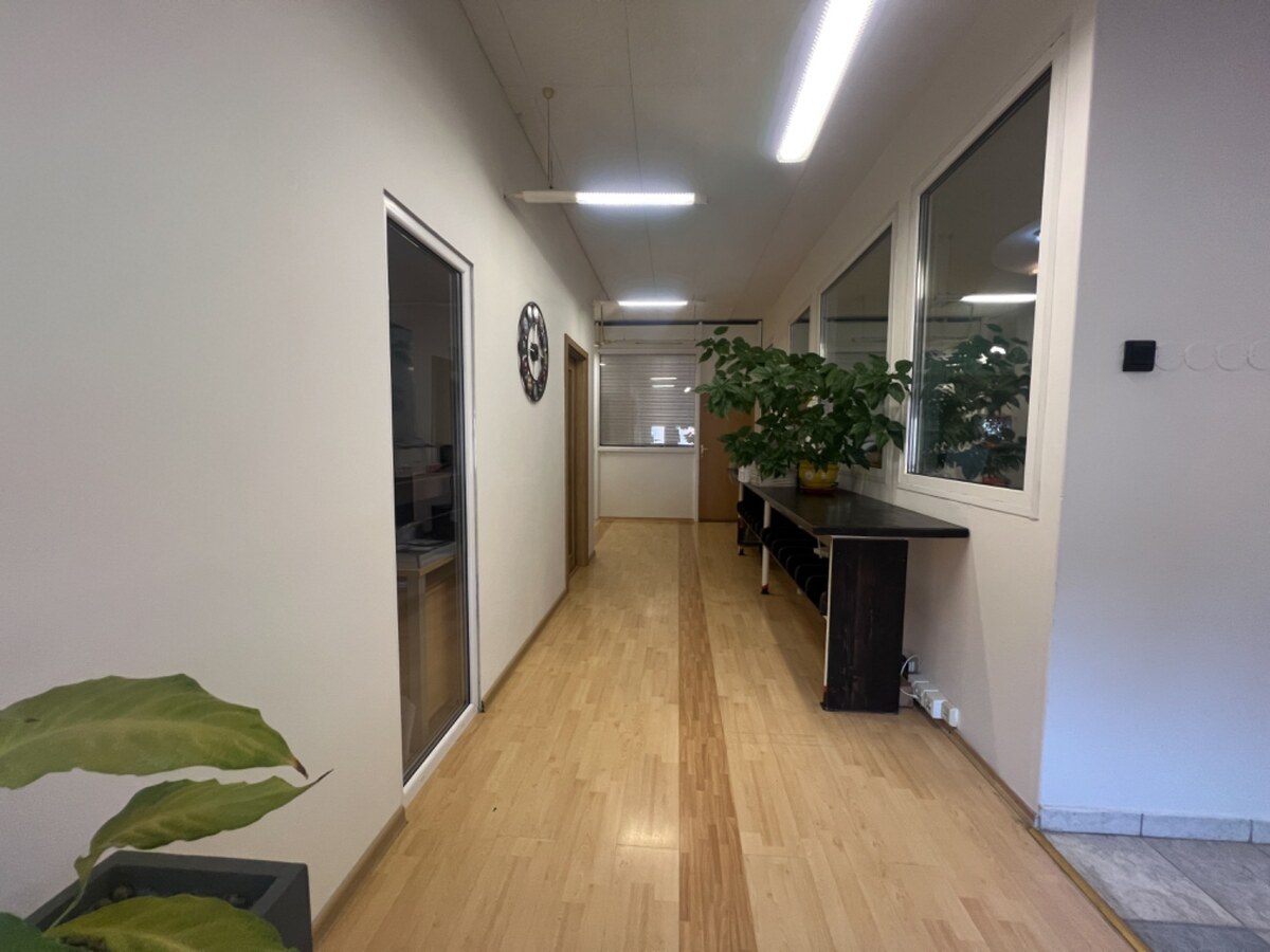 Prenájom skladové priestory s kanceláriami od 200 m² – Banská Bystrica — foto 6