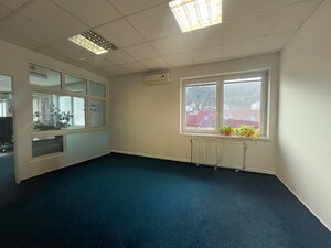 Prenájom skladové priestory s kanceláriami od 200 m² – Banská Bystrica — foto 10