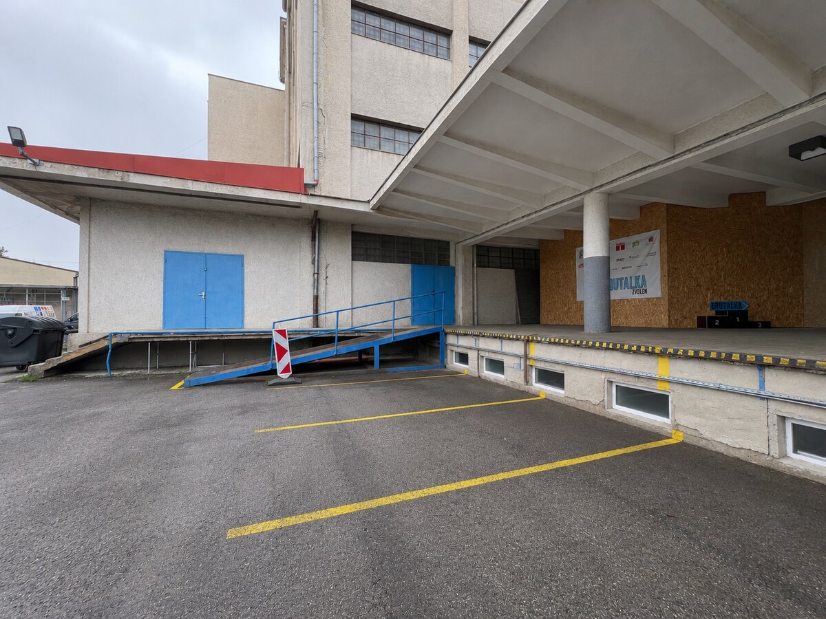 Na  prenájom vykurovaný sklad s nakladacou rampou, 540 m² - Zvolen — foto 3