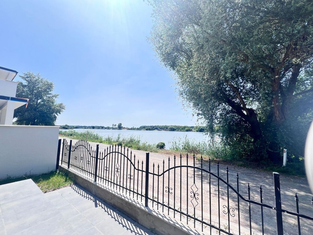 Novostavba s výhľadom na jazero - Jakubov 35km od Bratislavy D001LSM — foto 9