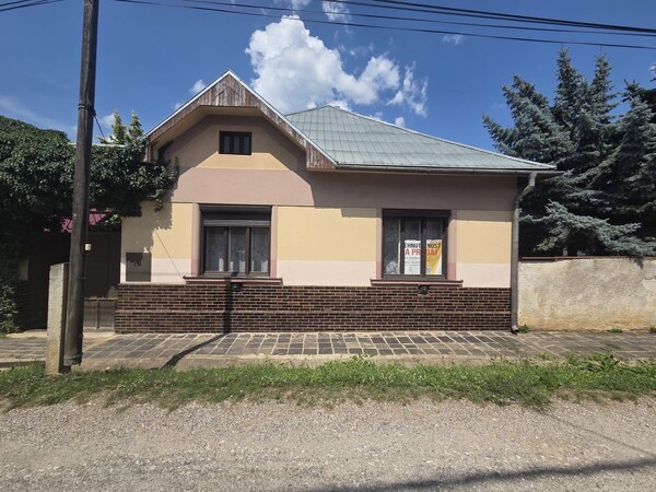 Exkluzívne na predaj priestranný rodinný dom v Jelšave - D012LSM