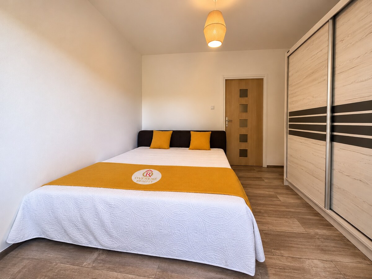 Na predaj priestranný 3 izbový byt - Banská Bystrica, Sásová — foto 11