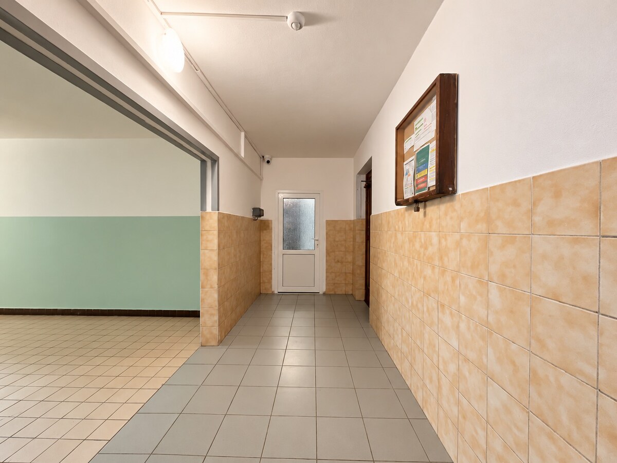 Na predaj priestranný 3 izbový byt - Banská Bystrica, Sásová — foto 16