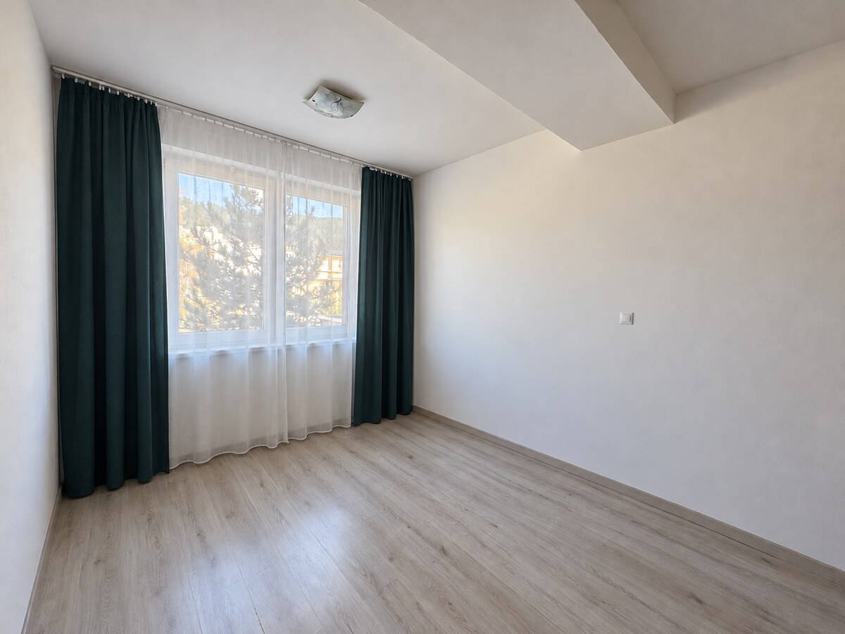 NA PREDAJ – PRIESTRANNÝ 3-IZBOVÝ BYT S JUŽNOU LODŽIOU | 95,6 m² | — foto 2