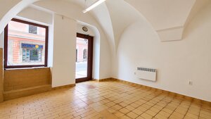 Prenájom obchodných priestorov v centre mesta - Dolná ulica — foto 1