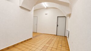 Prenájom obchodných priestorov v centre mesta - Dolná ulica — foto 2