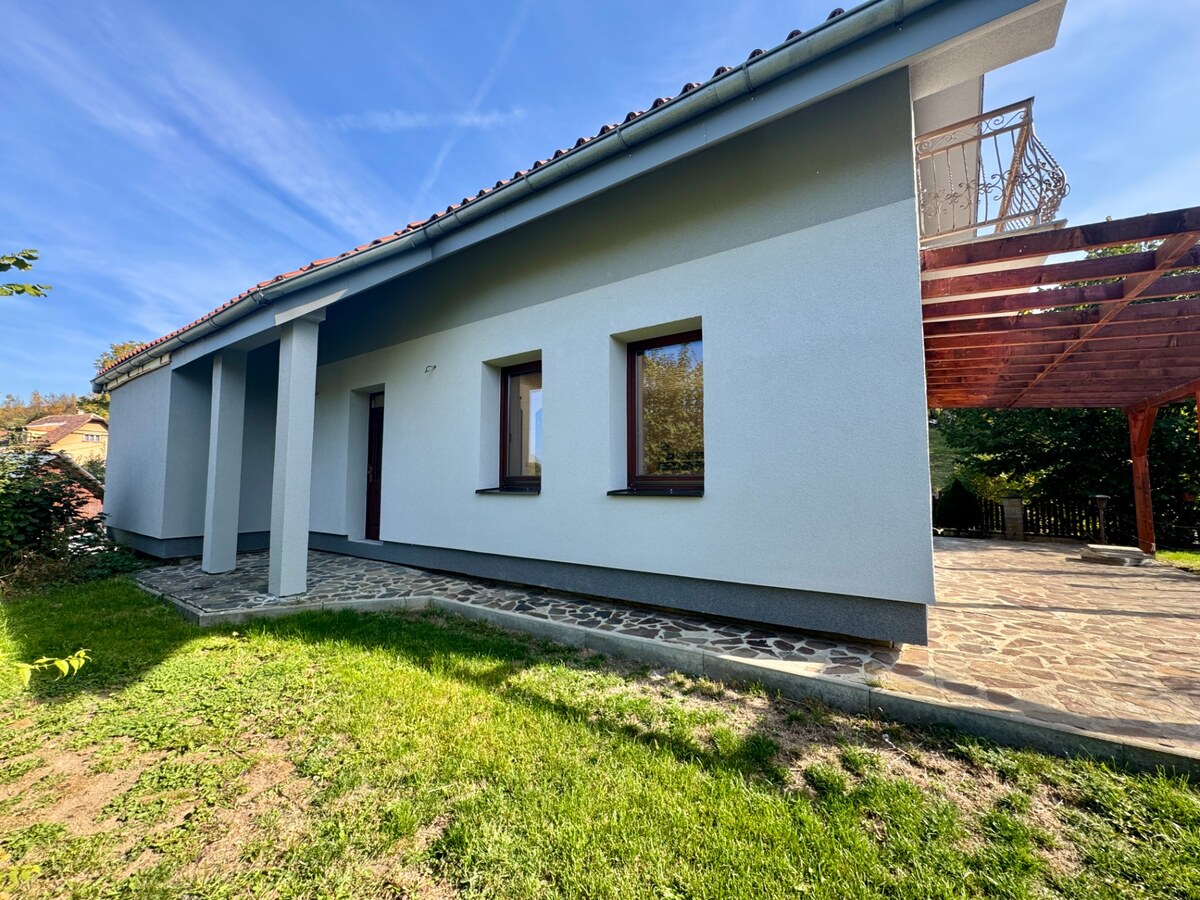 NA PREDAJ - RODINNÝ DOM S VEĽKOU ZÁHRADOU – LIPTOVSKÁ ŠTIAVNICA — foto 16