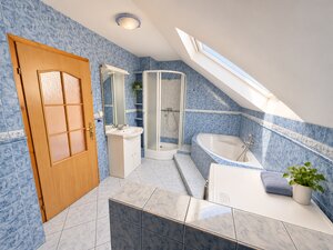 NA PREDAJ - RODINNÝ DOM S VEĽKOU ZÁHRADOU – LIPTOVSKÁ ŠTIAVNICA — foto 15