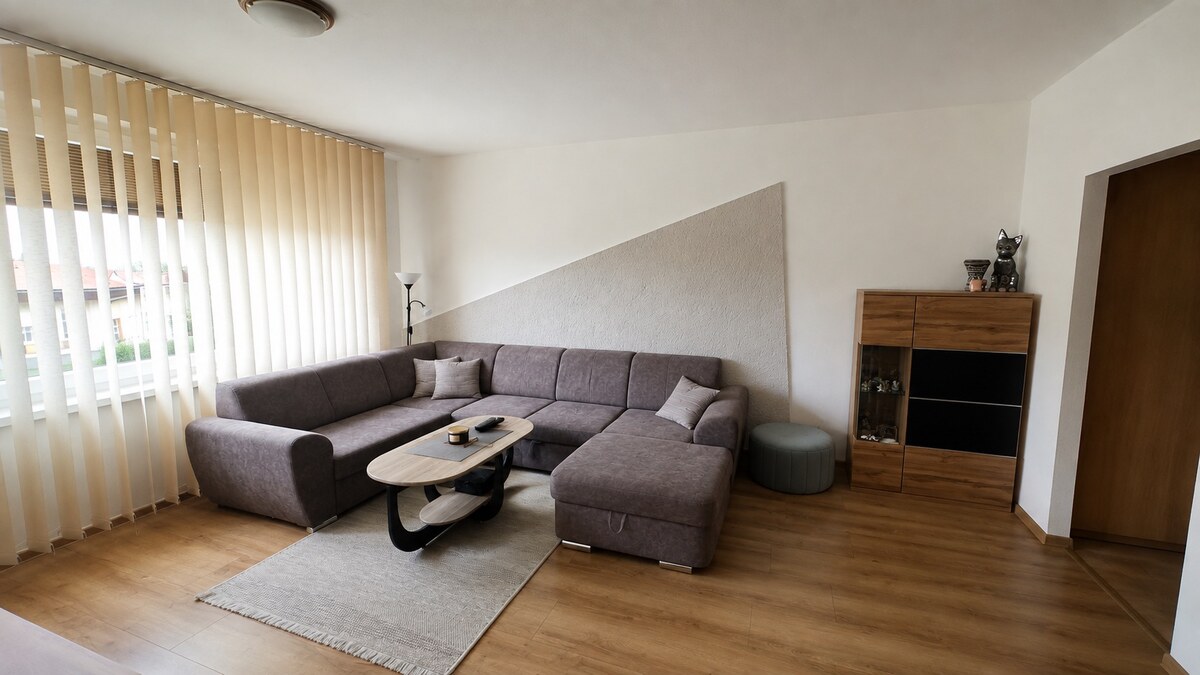 3-IZBOVÝ BYT S PRIESTRANNOU ZASKLENOU LOGGIOU – Liptovský Mikuláš — foto 3