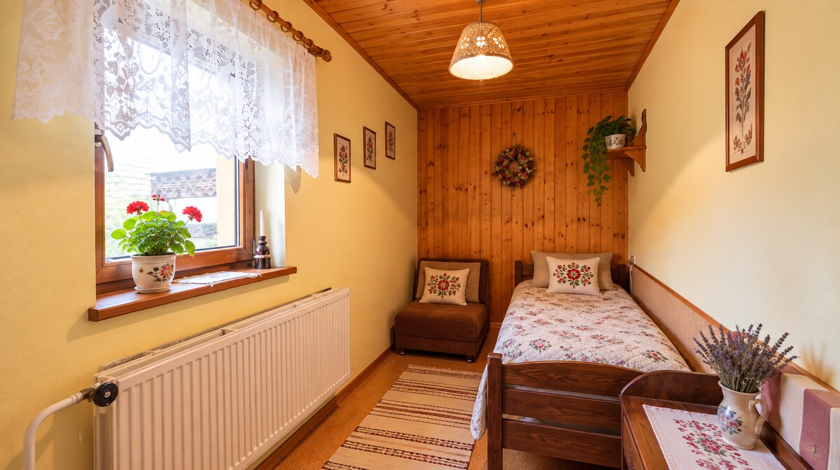 NA PREDAJ - RODINNÝ DOM S TERASOU A GARÁŽOU – LIPTOVSKÉ REVÚCE — foto 11