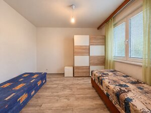 Na prenájom 3-izbový byt s balkónom - Banská Bystrica/Sásová — foto 2