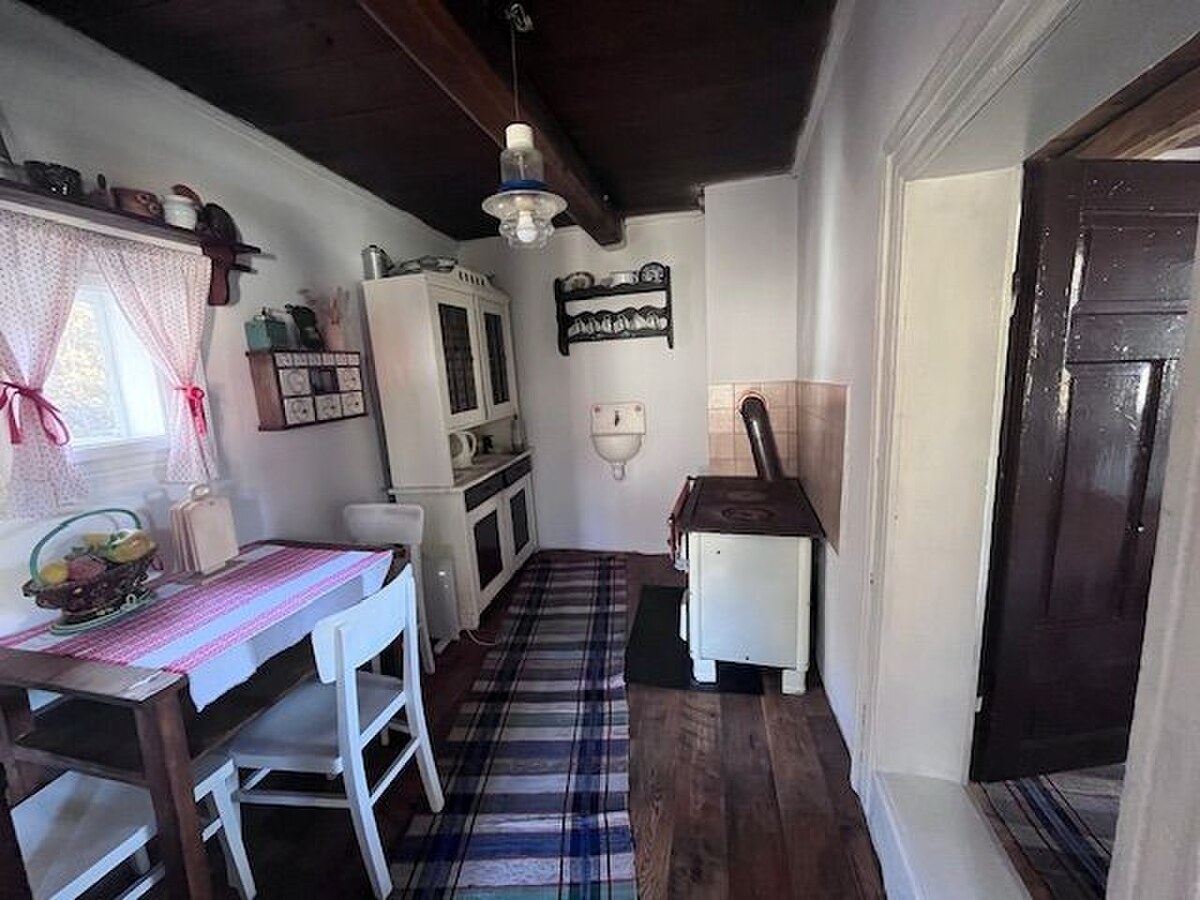 REZERVOVANÉ - Útulná drevenička v tichej časti obce Komjatná — foto 4