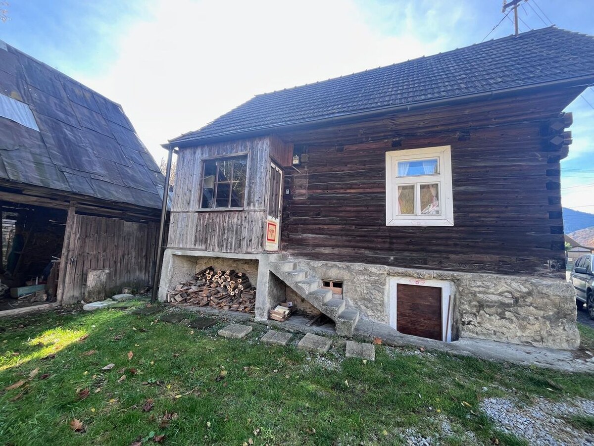 REZERVOVANÉ - Útulná drevenička v tichej časti obce Komjatná — foto 6