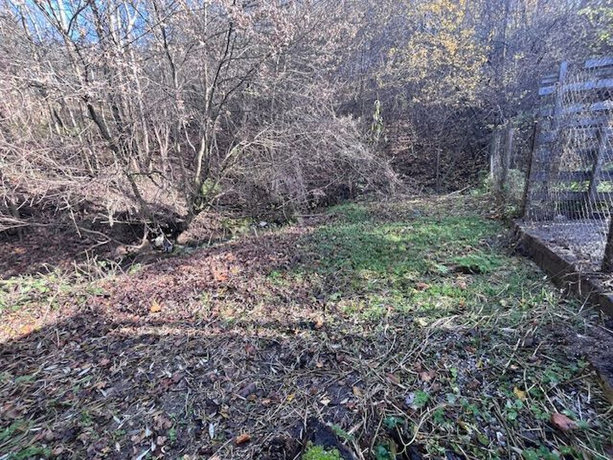 REZERVOVANÉ - Útulná drevenička v tichej časti obce Komjatná — foto 9