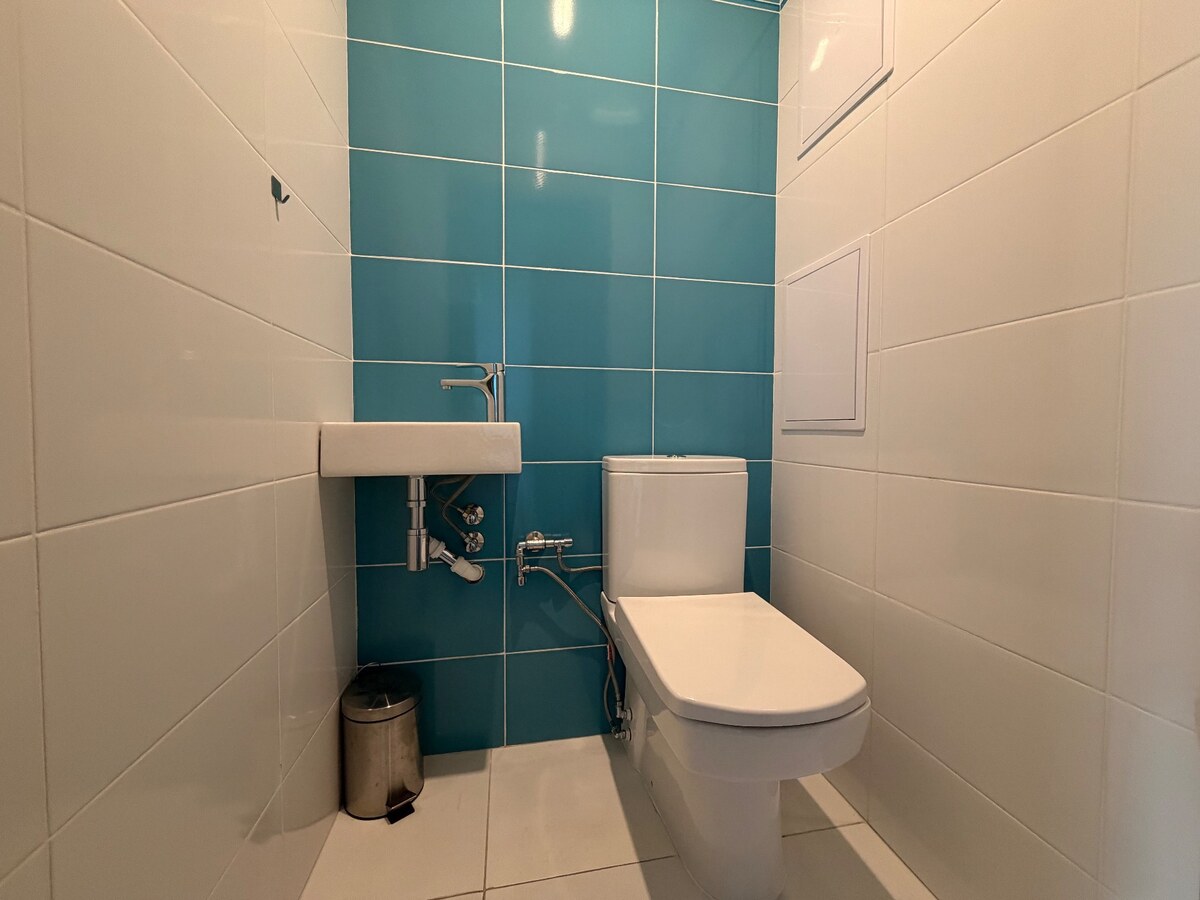 KOMPLETNE ZREKONŠTRUOVANÝ 3-IZBOVÝ BYT S LODŽIOU A KRÁSNYM VÝHĽADOM — foto 12
