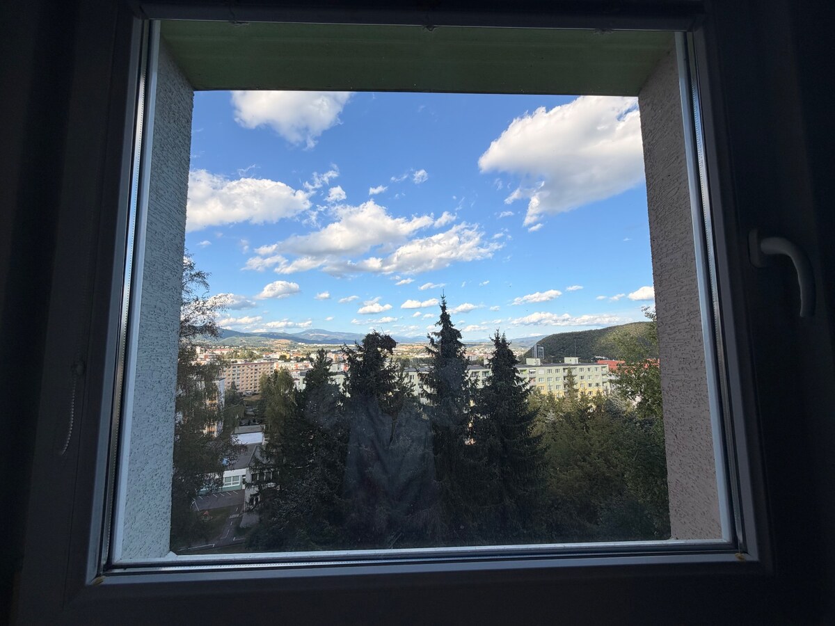 KOMPLETNE ZREKONŠTRUOVANÝ 3-IZBOVÝ BYT S LODŽIOU A KRÁSNYM VÝHĽADOM — foto 14