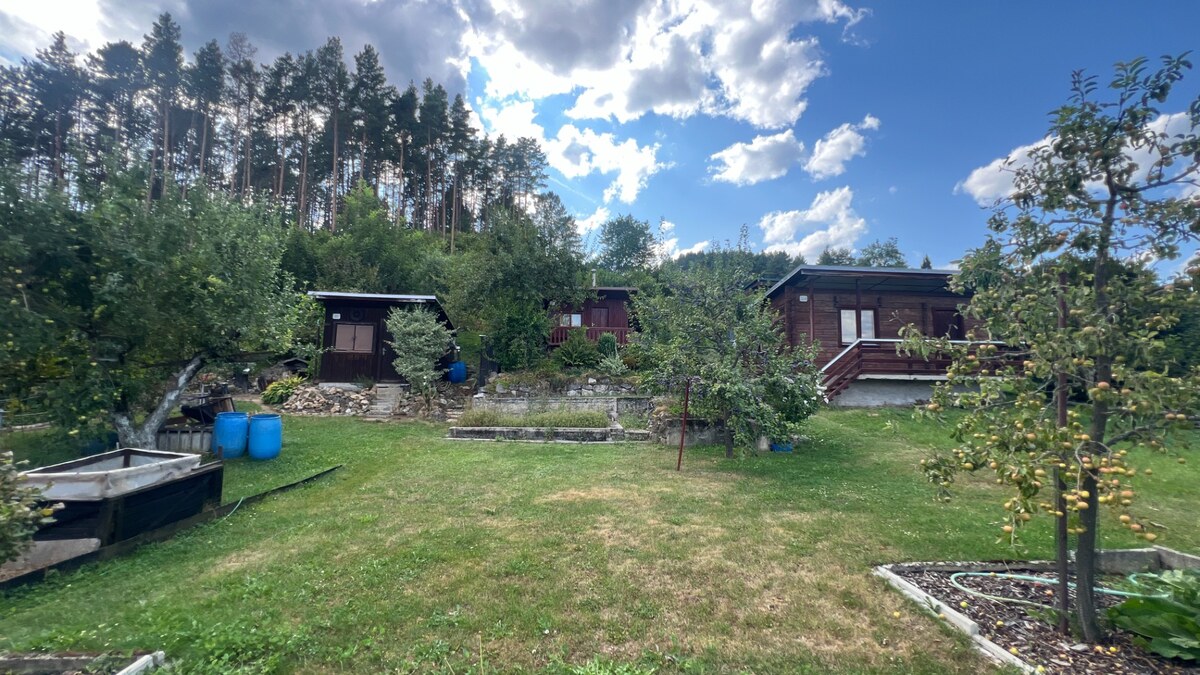 Záhrada 306m2 s chatkou a krásnym výhľadom – Ružomberok, Baničné — foto 4