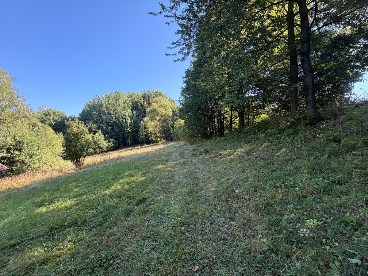 Vysnívané bývanie v prírode – stavebný pozemok 1 009 m², Králiky — foto 5
