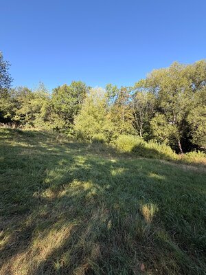 Vysnívané bývanie v prírode – stavebný pozemok 1 009 m², Králiky — foto 2