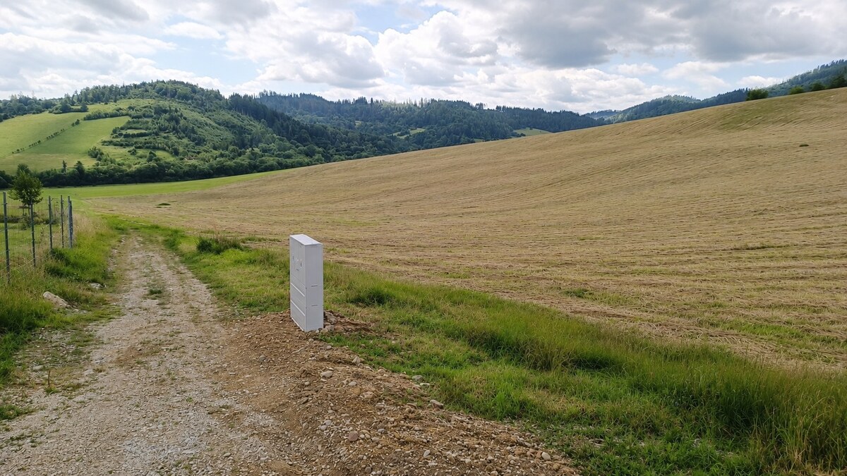 Stavebný pozemok 858 m² s elektrinou v srdci Liptova – Liptovská Anna — foto 7