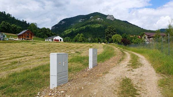 Stavebný pozemok 858 m² s elektrinou v srdci Liptova – Liptovská Anna