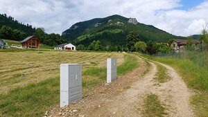 Stavebný pozemok 858 m² s elektrinou v srdci Liptova – Liptovská Anna — foto 1