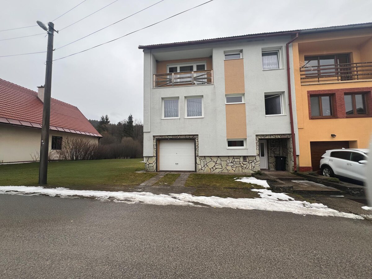 Rezervované,  rodinný dom, radovka - Jasenie D002RG