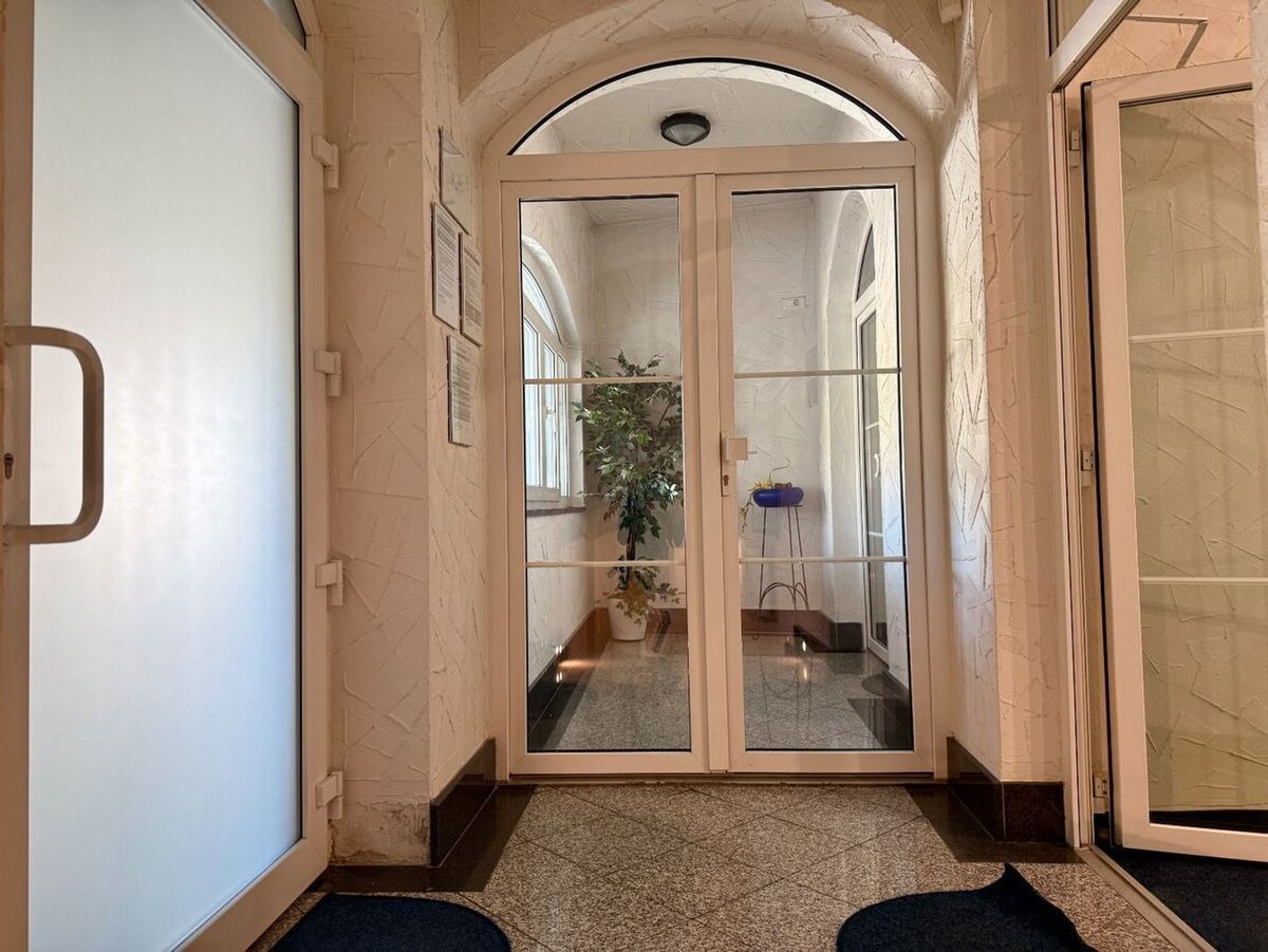 Reprezentatívny meštiansky dom s parkovaním v centre Banskej Bystrice — foto 11